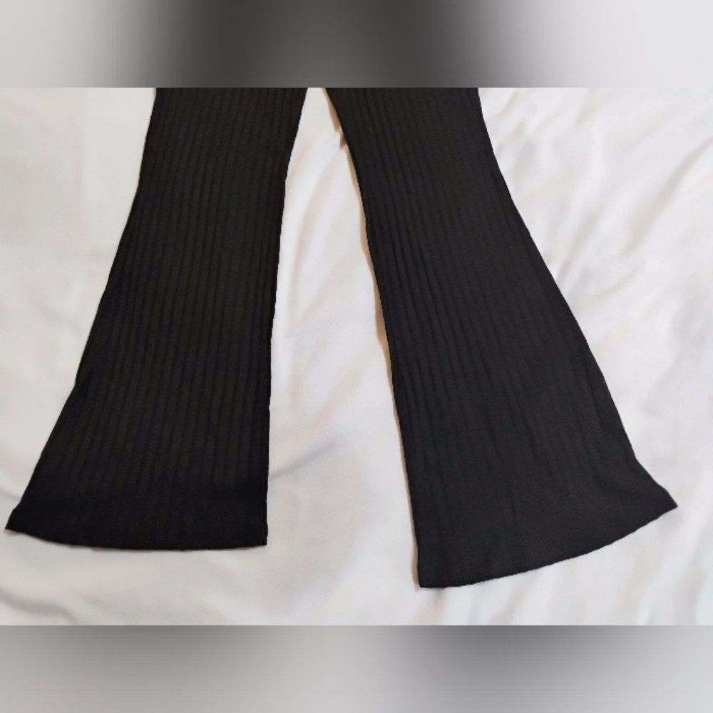 Elegant Black Ribbed Wide Leg Pants - Picture 2 of 9